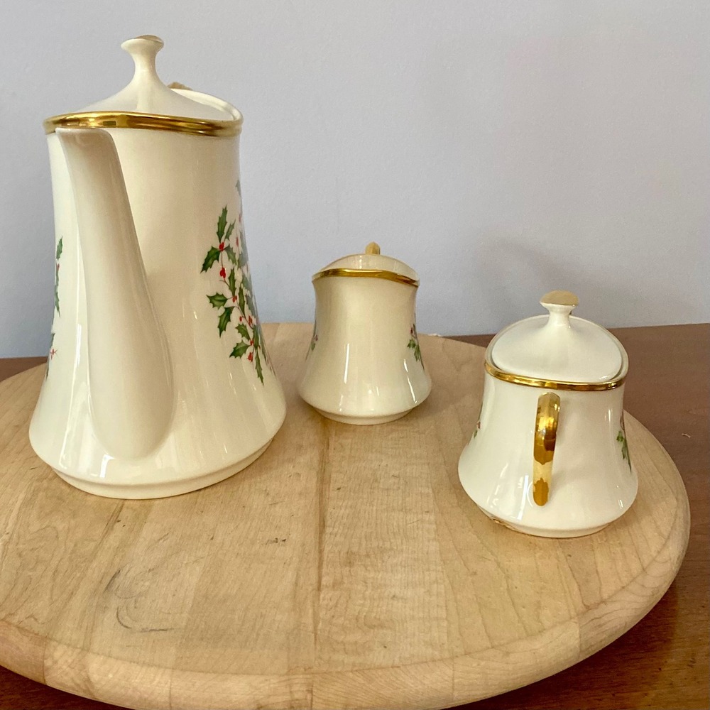 Lenox Holiday Coffee Pot Creamer & Sugar Bowl 3 Pc Set Holly Berry Gold Trim USA - Picture 3 of 16